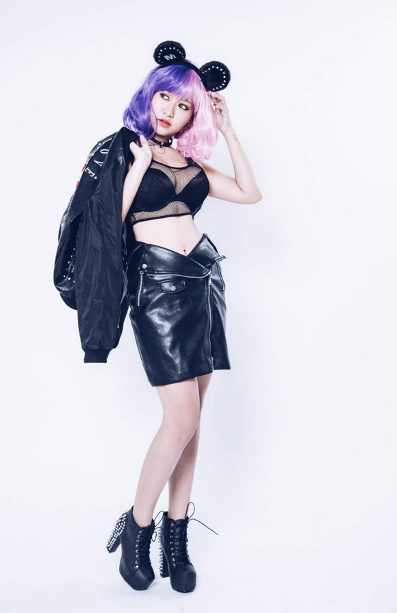 Suzie, Hot Face Cover, Ca sĩ Suzie