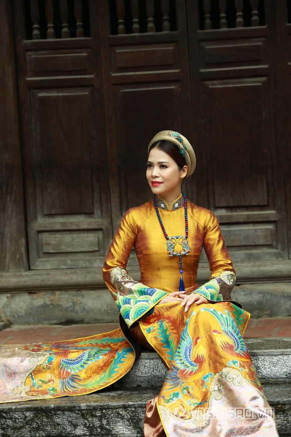 Á hậu Ý Lan, Nam Phương Hoàng Hậu, sao việt