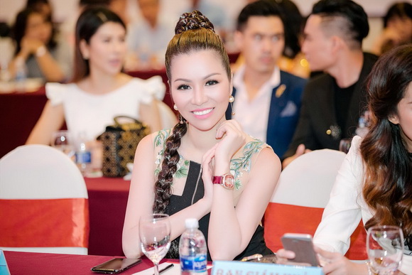 Hoa hậu Bùi Thị Hà, bùi thị hà, Ms Universe Business 2017, sao việt