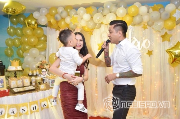 Tuấn Hưng hôn vợ ngọt ngào trong ngày sinh nhật  VTVVN