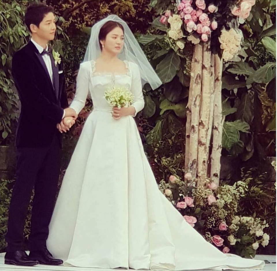 Song Joong Ki  Song Hye Kyo chưa kết hôn ảnh cưới Song Song đã tràn ngập  mạng xã hội