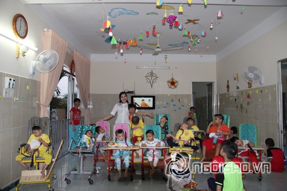 Hoa Hậu Trần Huyền Nhung, hoa hậu vì cộng đồng trần huyền nhung, sao việt