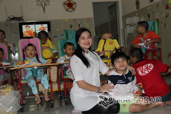 Hoa Hậu Trần Huyền Nhung, hoa hậu vì cộng đồng trần huyền nhung, sao việt
