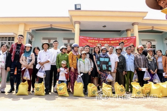 Á hậu Thương Bella, sao việt