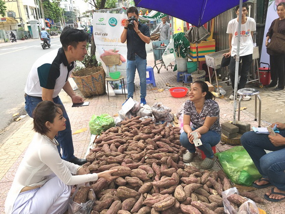 Bác sĩ thẩm mỹ Xuân Trường, Á hậu Hoàng Yến, sao việt