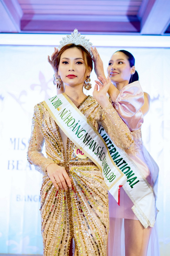 Nữ hoàng Nhan sắc Quốc tế Miss U30, Ngọc Phương, Sao Việt