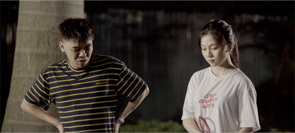 Trung ruồi, hotgirl Đào Thúy Hường,hotboy Vương Anh