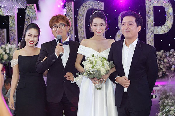 Làm MC đám cưới Trường Giang, Đại Nghĩa lại vô tình bật mí ngày cưới của Diệu Nhi?