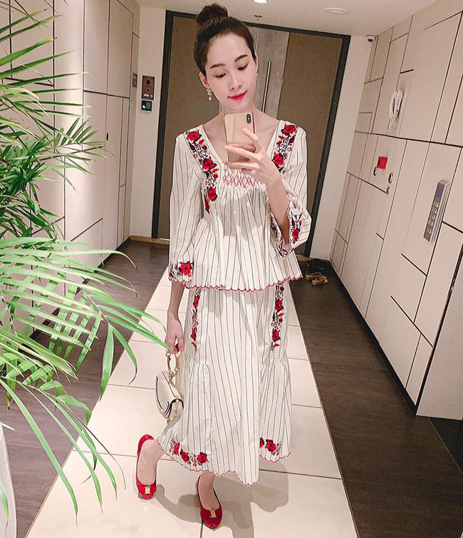 Hoa hậu Đặng Thu Thảo lại khiến fan bấn loạn vì ngoại hình nữ sinh