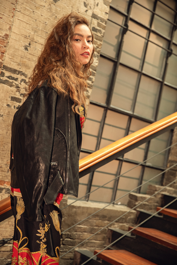 Hồ Ngọc Hà khoe street style đậm chất Gothic tại Thượng Hải Hồ Ngọc Hà, sao việt