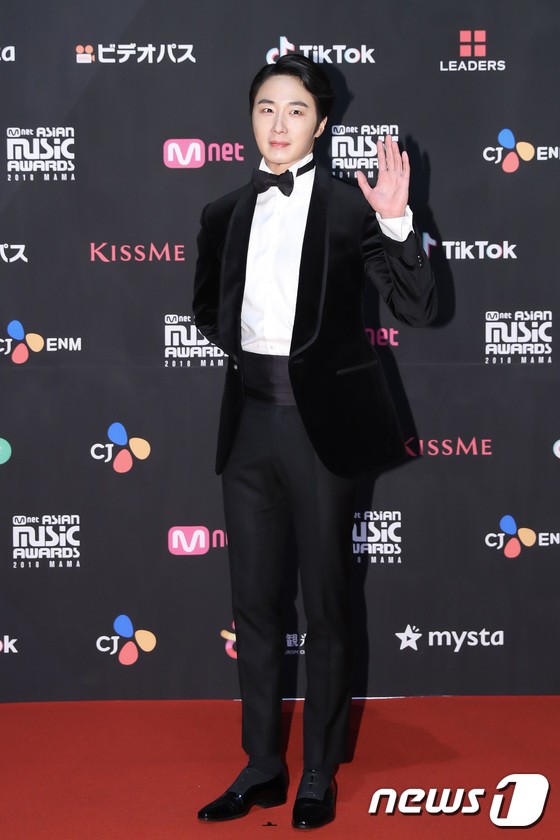 Park Bo Gum cùng dàn mỹ nam Hàn khuynh đảo thảm đỏ MAMA 2018 tại Nhật Bản Park Bo Gum Cùng Dàn Mỹ Nam Hàn Khuynh Đảo Thảm Đỏ Mama 2018 Tại Nhật Bản