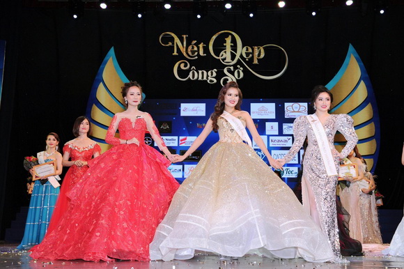 Võ Hồng Nhung, Nét đẹp công sở 2018, sao việt