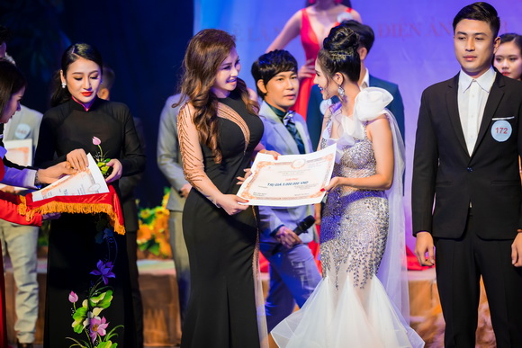 Hoa hậu Moon Dương, sao việt