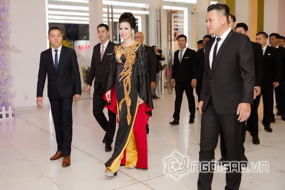 Hoa hậu Bùi Thị Hà, sao việt, Bảo vệ Long Hoàng