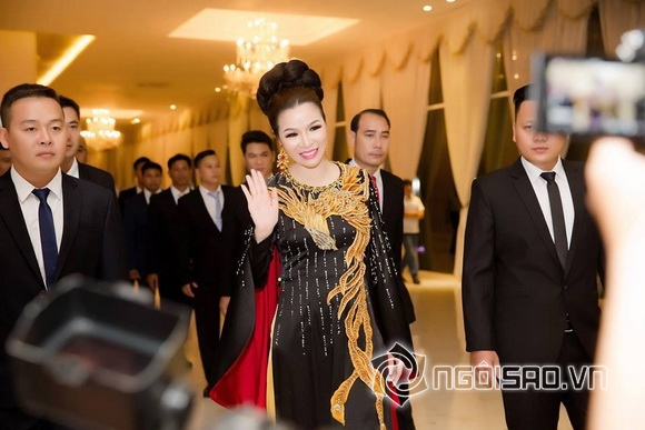 Hoa hậu Bùi Thị Hà, sao việt, Bảo vệ Long Hoàng
