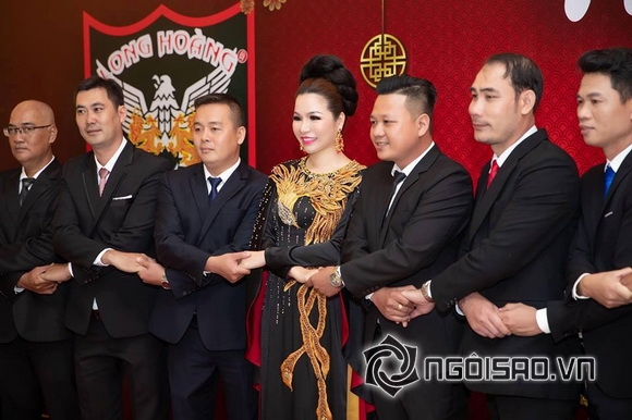 Hoa hậu Bùi Thị Hà, sao việt, Bảo vệ Long Hoàng