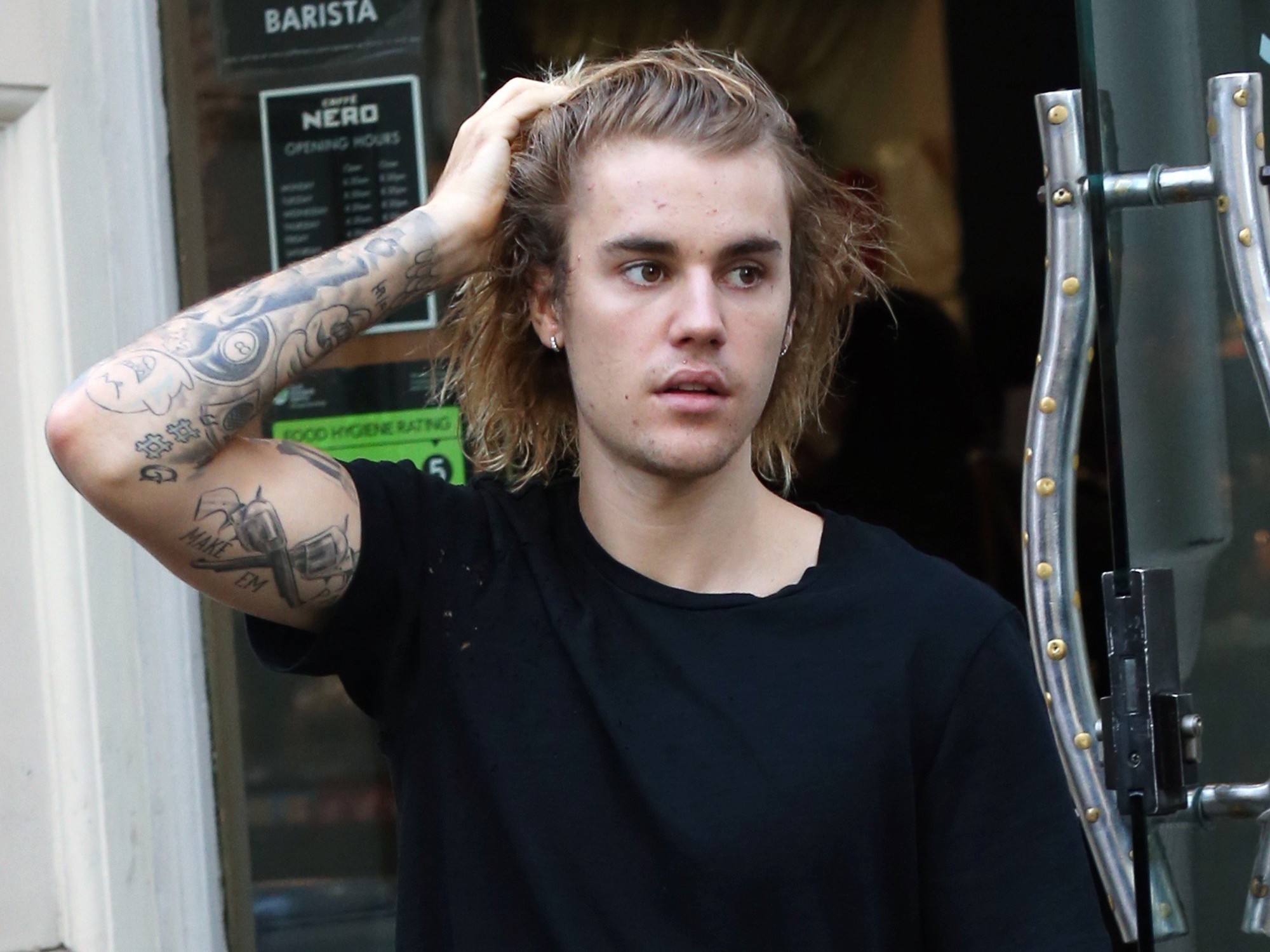 Justin Bieber khoe tóc mới cực ngố