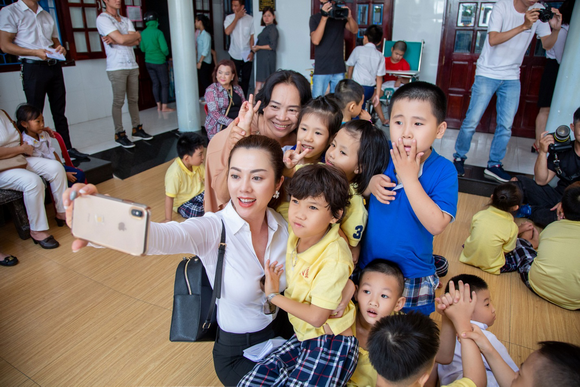Hứa Vân Khương, Hoa hậu Vân Khương, Sao Việt
