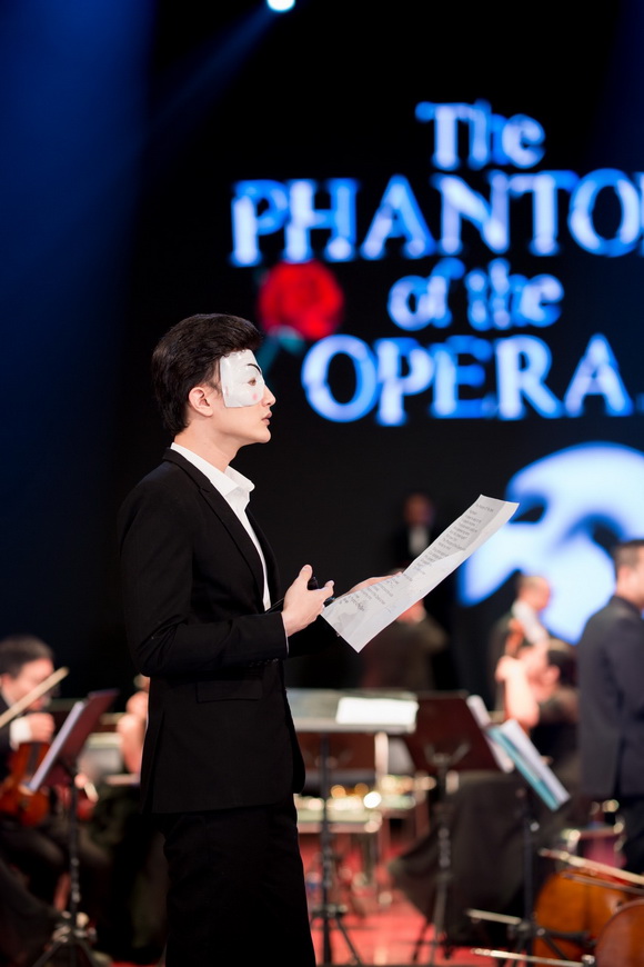 Dược sĩ Tiến, Phạm Minh Hữu Tiến, The Phantom of Opera