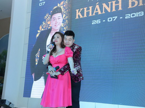 Ca sĩ Khánh Bình, sao việt