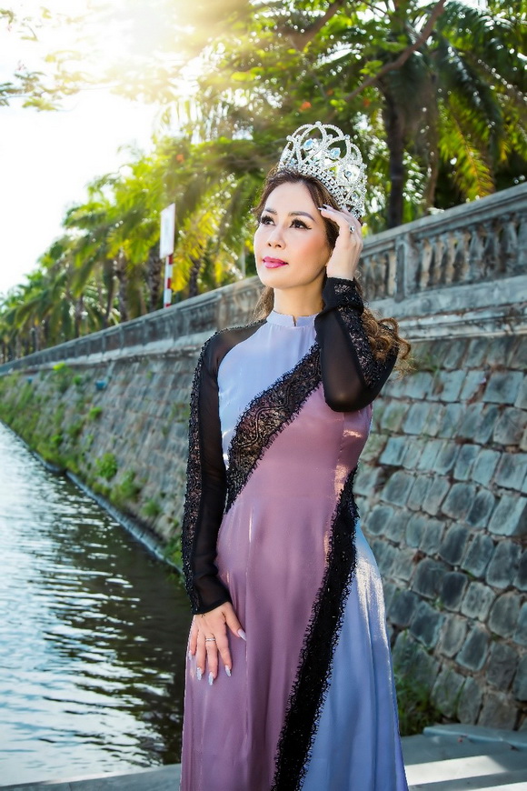 Hoa hậu Phu nhân Nina Nessa, Hoa hậu Phu nhân người Việt quốc tế