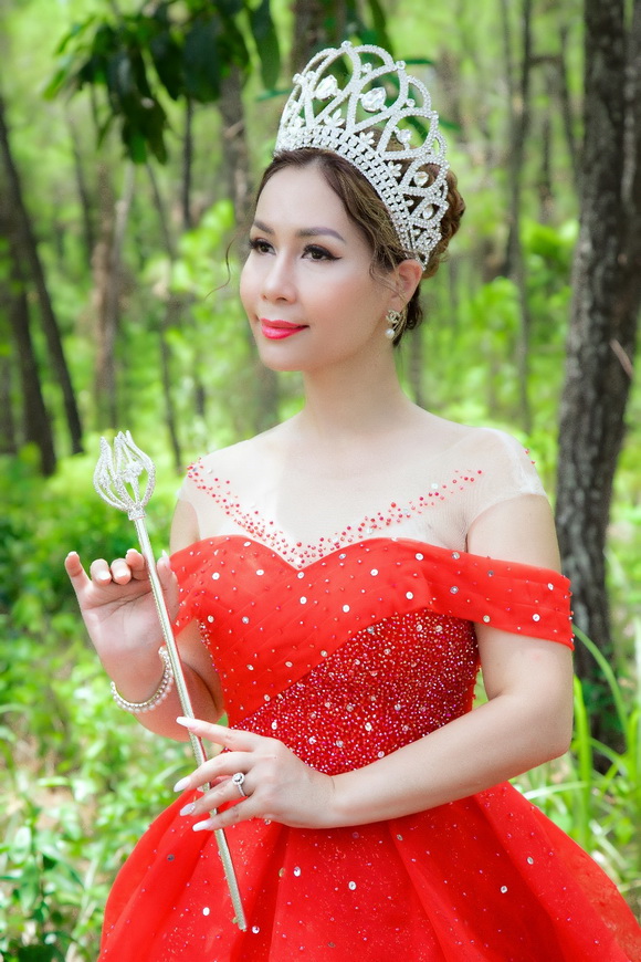 Hoa hậu Phu nhân Nina Nessa, Hoa hậu Phu nhân người Việt quốc tế