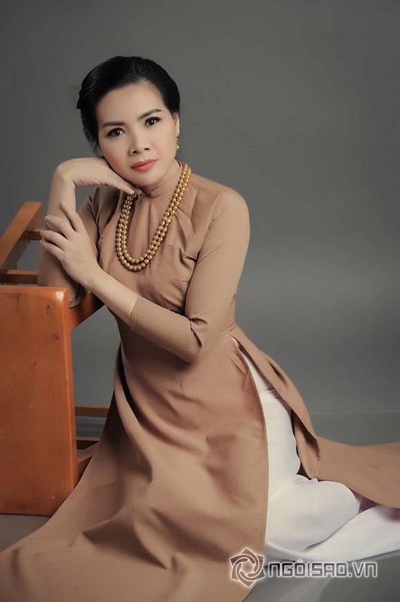 Á quân Đại sứ áo dài Ngọc Diễm, NTK Việt Hùng