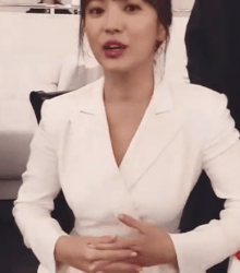 Song Hye Kyo chơi cây trắng sang chảnh tham dự 'Tuần lễ thời trang New York'