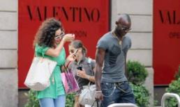 Balotelli 'hộ tống' bạn gái đi mua sắm