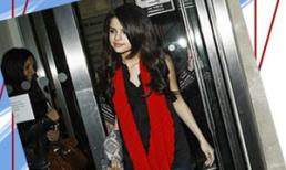 "Học lỏm" cách quàng khăn sành điệu của sao