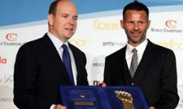 Ryan Giggs nhận giải thưởng "Bàn chân vàng" 2011