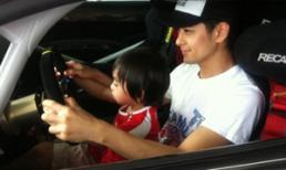 Con trai Lâm Chí Dĩnh mê xe hơi y hệt bố