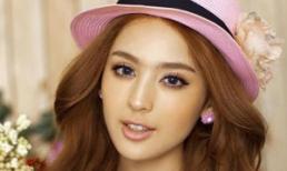 Mắt tím đẹp long lanh