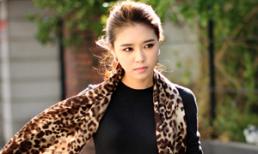 Khéo tay quàng khăn nhẹ nhàng đón thu