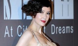 Châu Huệ Mẫn 45 tuổi vẫn khoe vòng 1 quyến rũ