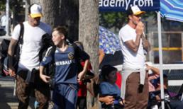 Becks hò hét cổ vũ tinh thần con trai