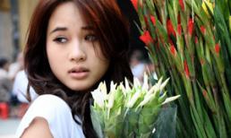 Diễm Hằng khoe dáng trên chợ hoa ngày 20-10