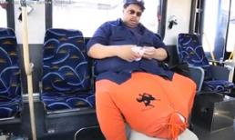 Người đàn ông sở hữu "của quý" nặng 45 kg