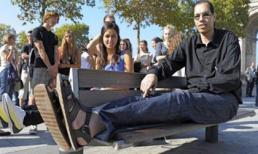 Người sở hữu đôi bàn chân lớn nhất