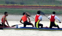 VĐV Trung Quốc 'choảng nhau tóe máu' bằng mái chèo