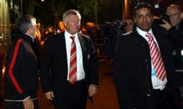 Sir Alex bị... cảnh sát thẩm vấn