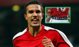 Nội y "hút mắt" của... Van Persie