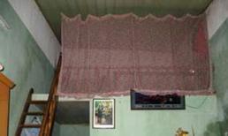 Bé 11 tuổi bị bố đẻ và bạn nhậu cưỡng bức