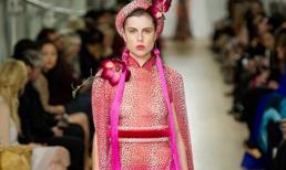 Áo dài Võ Việt Chung ấn tượng trên sàn diễn Anh quốc