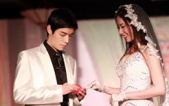 Chung Thục Quyên được cầu hôn ngay trên sân khấu