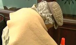 Mải chuyện đời rơi cả cụ