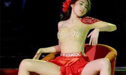 “Ngượng chín mặt” với tư thế ngồi “thiếu duyên” của sao Việt