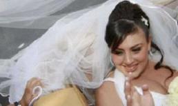 Cô dâu đội khăn voan dài… 3 km