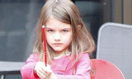 Suri Cruise sắm vai bọ rùa đáng yêu
