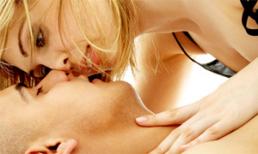 Sốc: Làm “chuyện ấy” ngay trên khán đài 